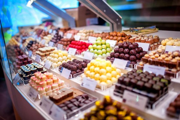 Quels conseils pour confectionner des truffes au chocolat noir avec une coque croquante et un cœur fondant ?