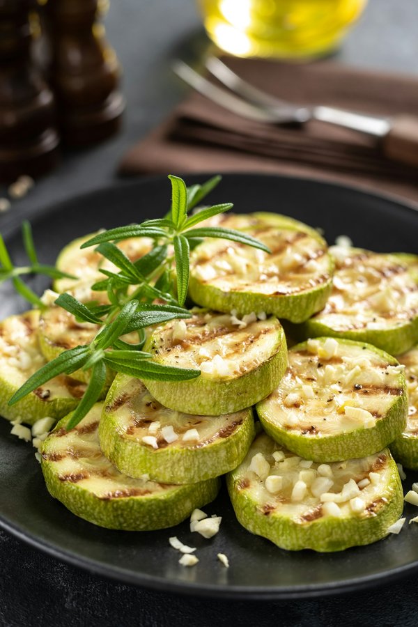 Quelles sont les meilleures recettes de plats de courgettes sans fromage pour un repas léger?